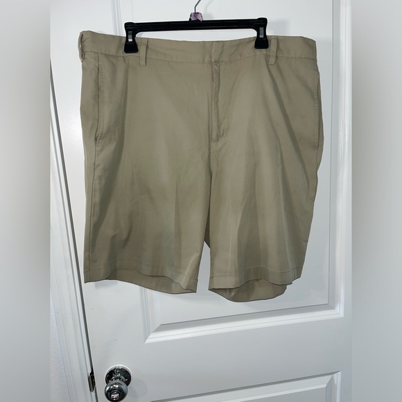 ADIDAS Men’s Khaki Golf Activewear Athletic Anti-Slip Grip Casual Shorts Sz 42 - Picture 3 of 16